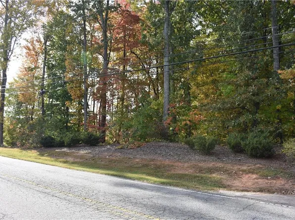 642 Lee Rd, Thomasville, NC 27360