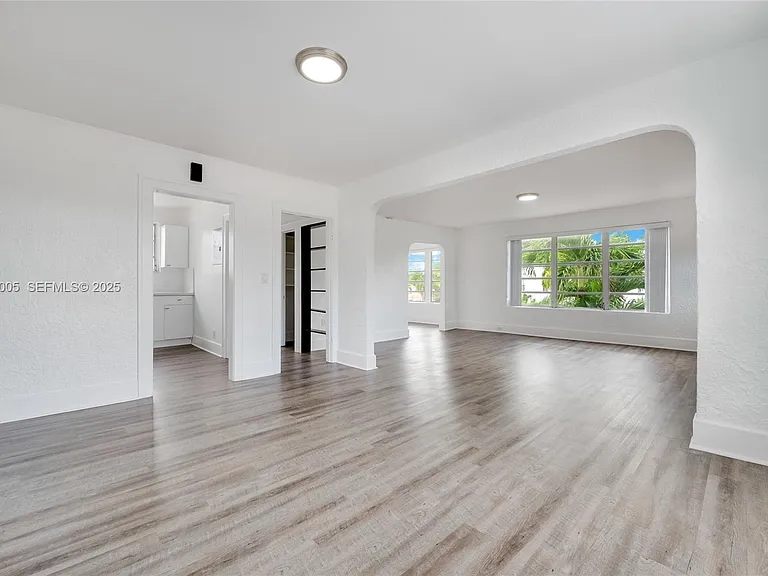 1736 SW 9th St #1738 — Photo 4