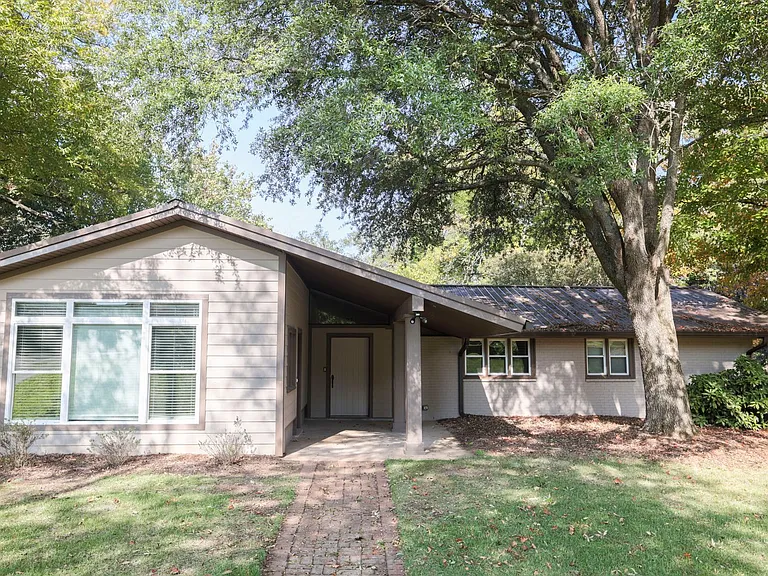 114 Lewis Rd — Photo 6