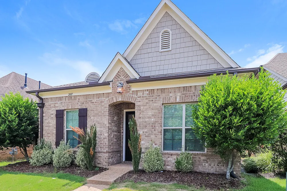 3 bed, 2.0 bath, 1718 sqft, $1,950 — Photo 3