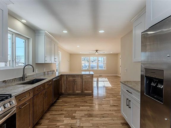 3rd image of 78 Sherwood St
