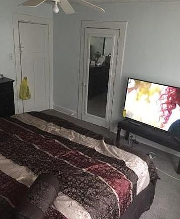 3rd image of 2325 Newport Ave