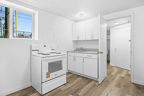 7684 N Vancouver Ave #3 Photo 1
