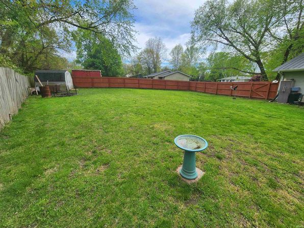 11302 Maple Rd, Plymouth, IN 46563