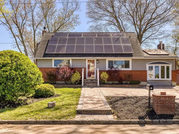 92 Essex Street, West Babylon, NY 11704