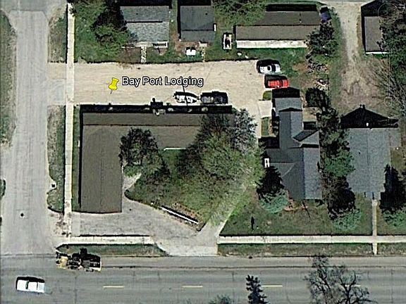 2nd image of 905 Forest Ave