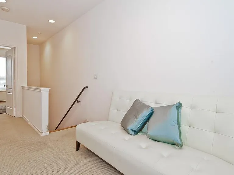 4419 Buena Vista St #21 — Photo 10