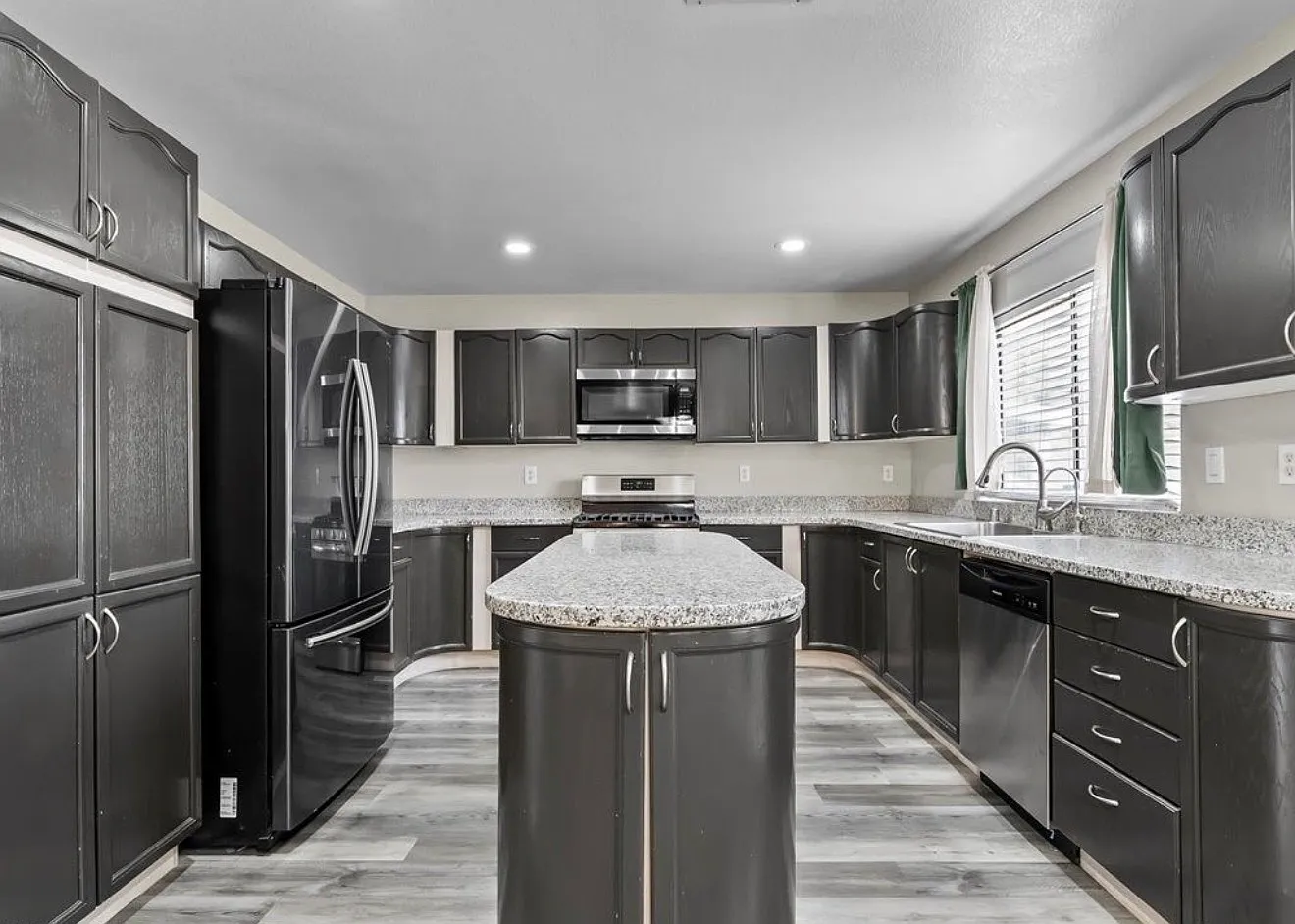 4 bed, 2654 sqft, $2,400 — Photo 4