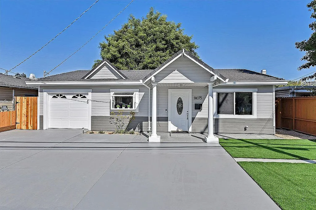 14075 Jerilyn Dr photo 1