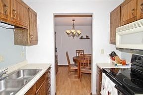 3rd image of 986 5th Ave W Suite C