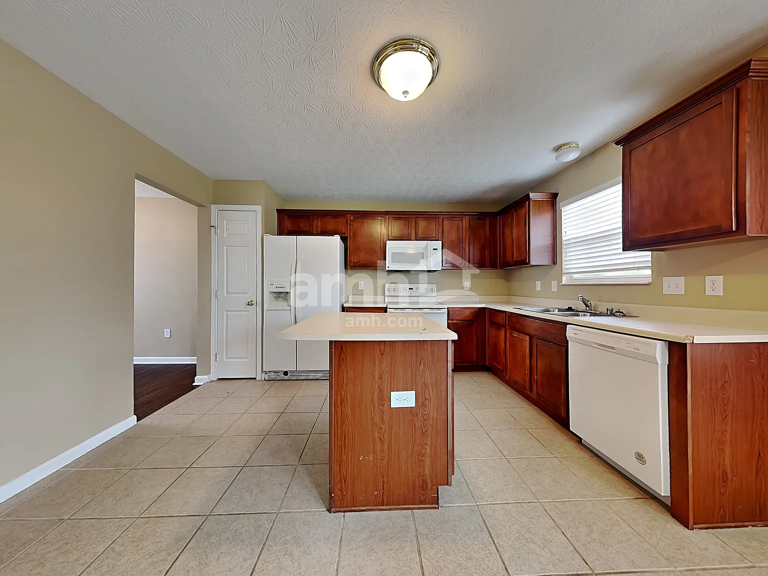 4 bed, 2.5 bath, 1888 sqft, $2,445 — Photo 3