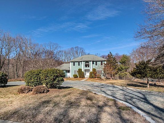 3rd image of 34 Connors Farm Dr