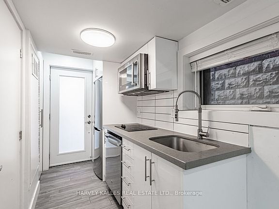 4th image of 160 Lansdowne Ave #4