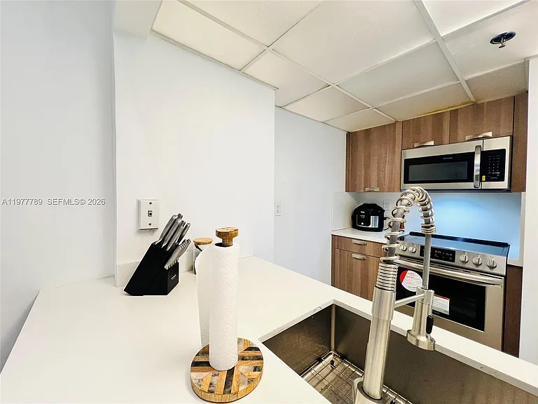 540 Brickell Key Dr #2 — Photo 2
