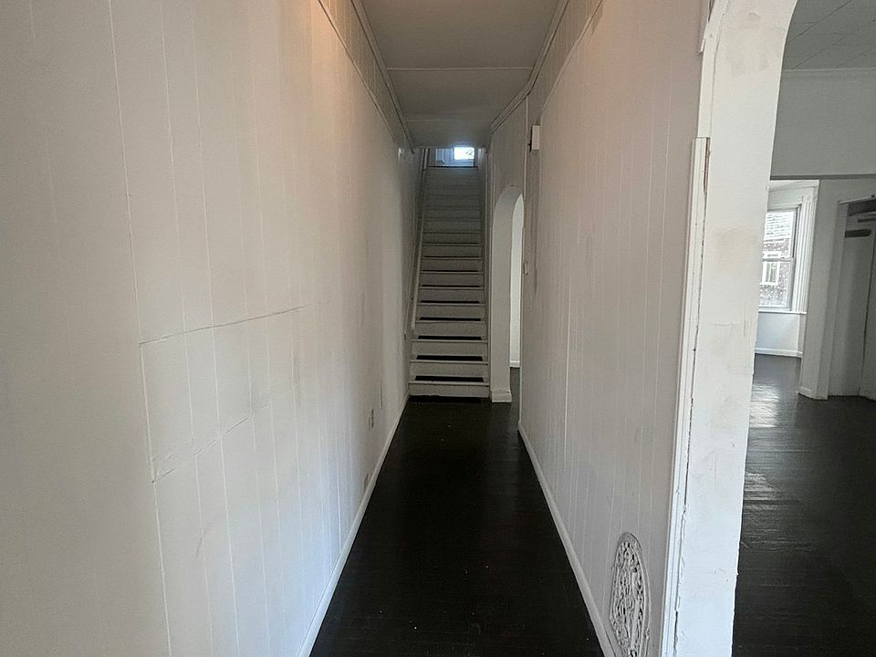 1st image of 220 N Bromley Ave