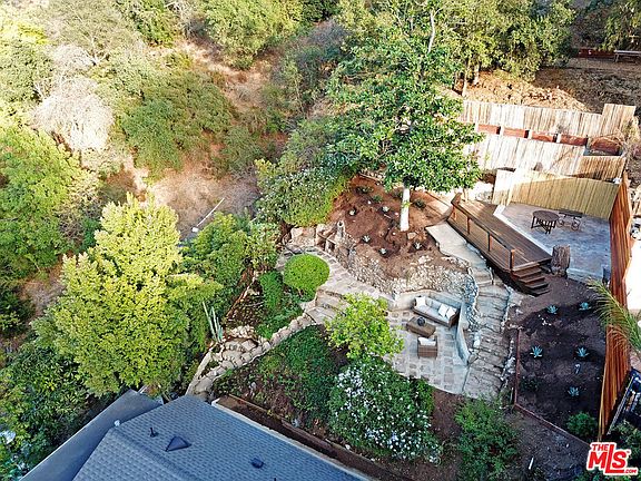 4th image of 8768 Wonderland Ave