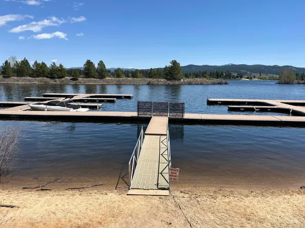 7 Plantation Ct, Cascade, ID 83611