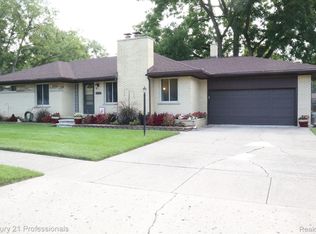 9004 Deering St, Livonia, MI 48150