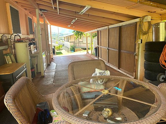 tons of storage w/shelving