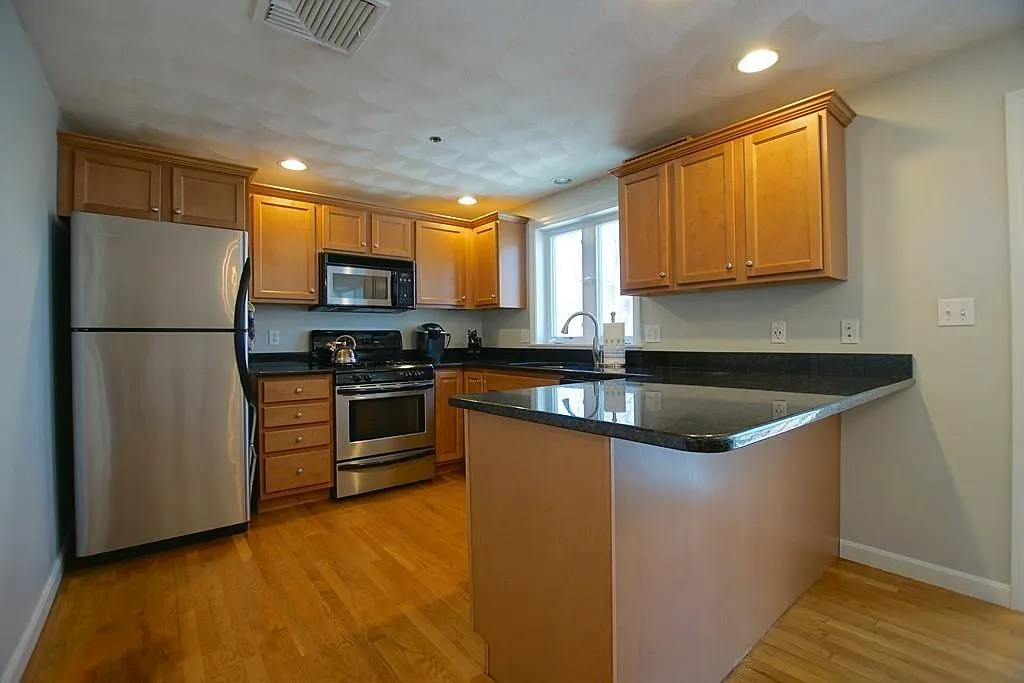 Building Photo - 13 Endicott St #1