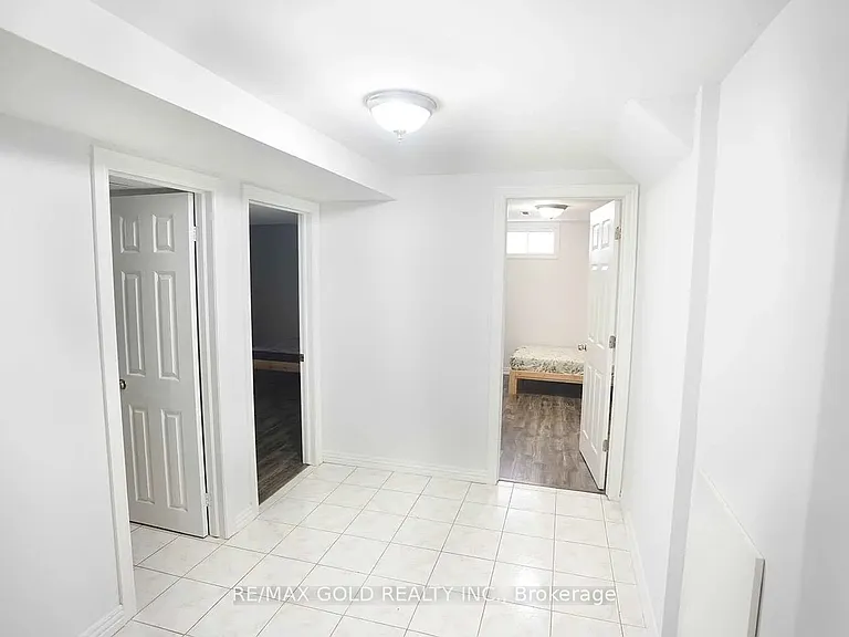 43 Saintsbury Sq #BASEMENT — Photo 6