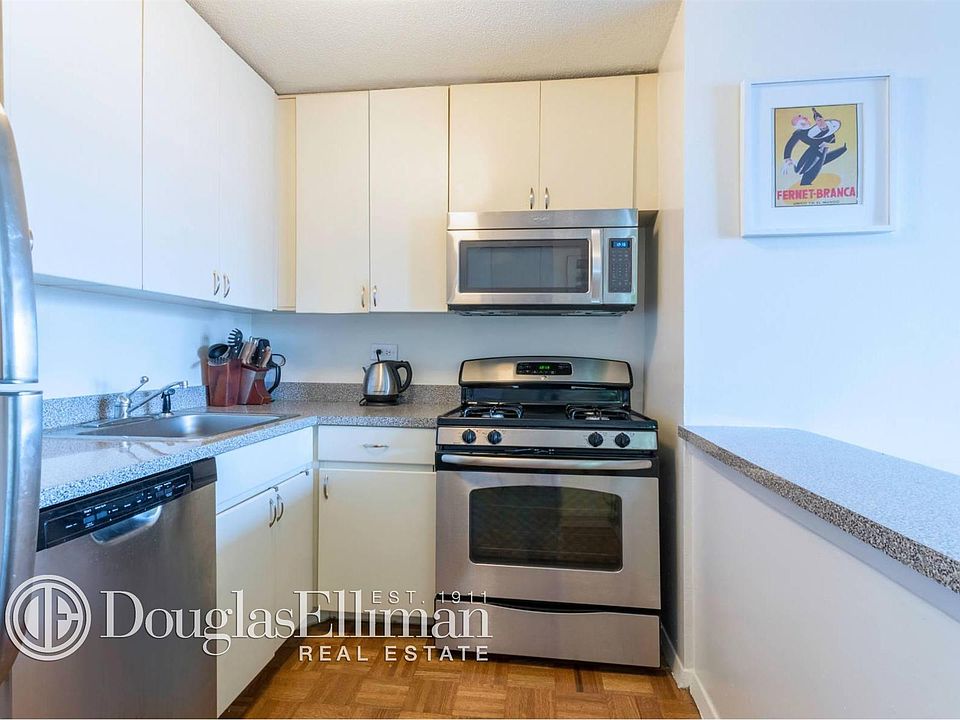 2nd image of 990 6th Ave APT 22F