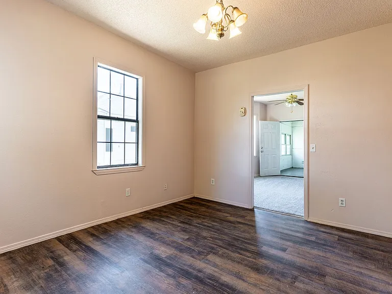517 SW 26th St — Photo 11