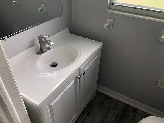 5th image of 1689 Debbie Ln