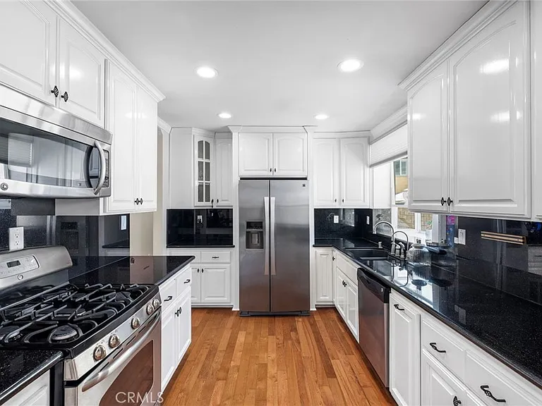 12105 Nashville Ave — Photo 10