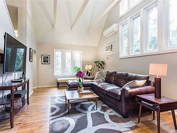2nd image of 33 Parkview Ter
