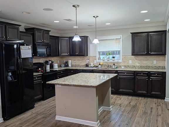2nd image of 121 Graceland Ct