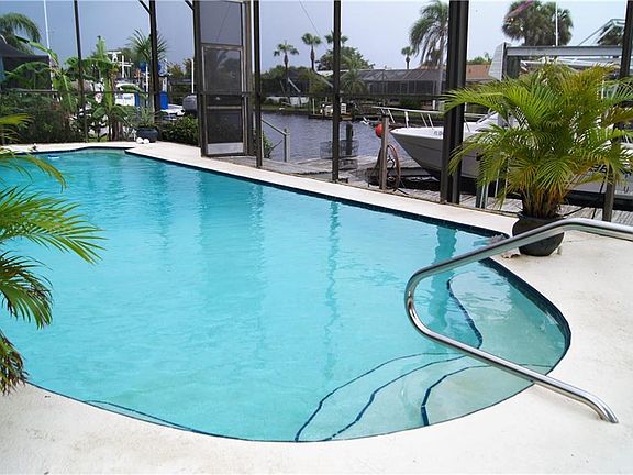 5th image of 913 Spindle Palm Way