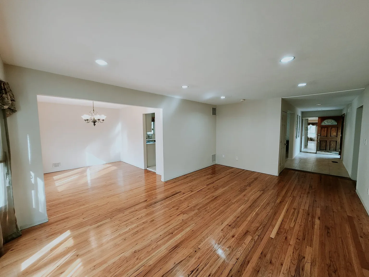4 bed, 2000 sqft, $6,000 — Photo 2
