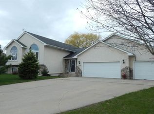 1608 Bonnie Ln, Saint Peter, MN 56082