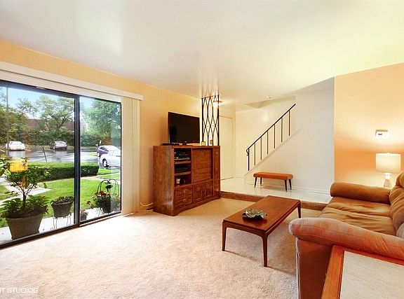 4th image of 2118 Country Club Dr