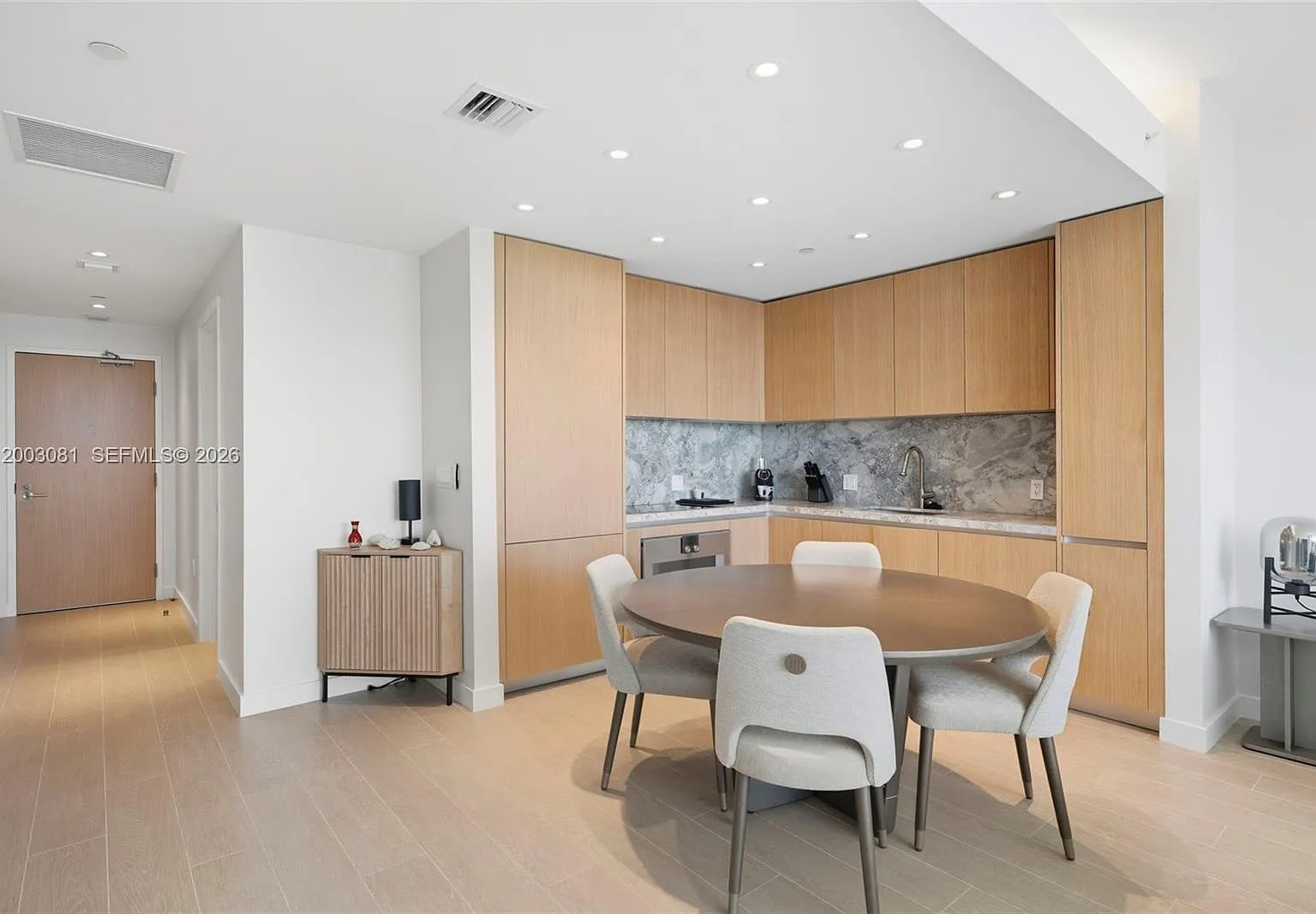 1 bed, 1.5 bath, 732 sqft, $7,500 — Photo 2
