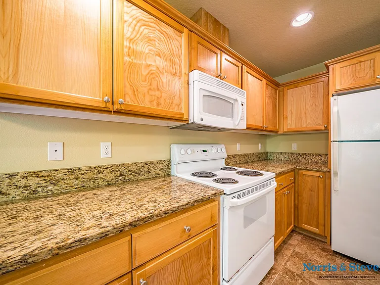 5513-5517 NE 66th Ave — Photo 3