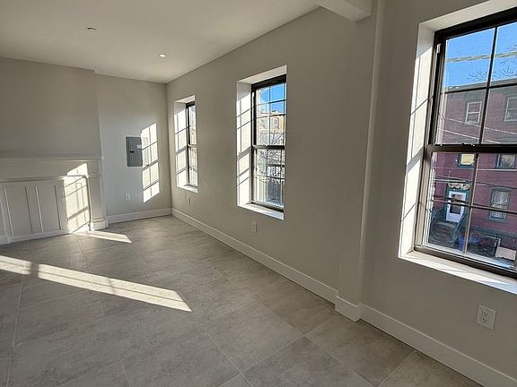 4th image of 90 Lander St #C