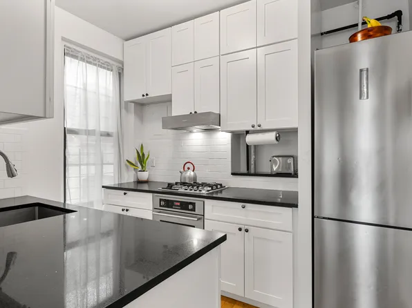 834 Riverside Drive image 7 of 31