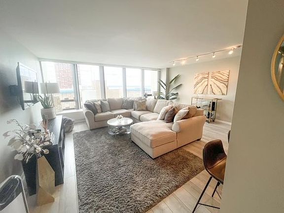 5th image of 2800 N Lake Shore Dr APT 2015