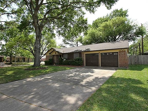 Mature trees and pristine landscaping are an added bonus to this Oak Forest gem. The garage also features a built-in work bench perfect for additional storage or as a place for future hobbies/projects.