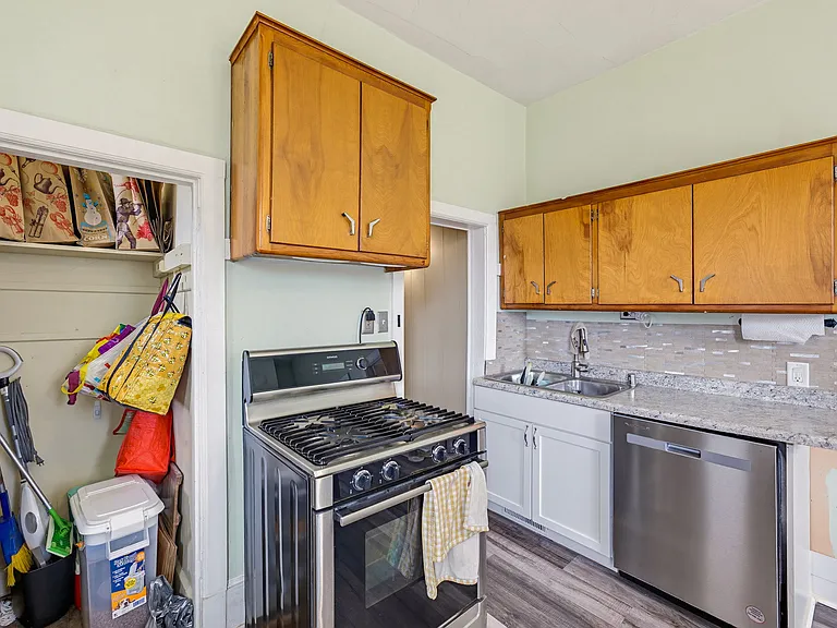 2350 S Lenox St #2350 — Photo 6