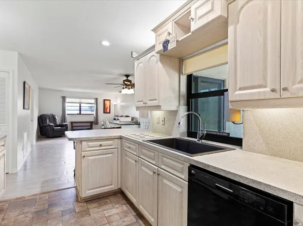 2938 SE Bakersfield Street, Port St Lucie, FL 34952
