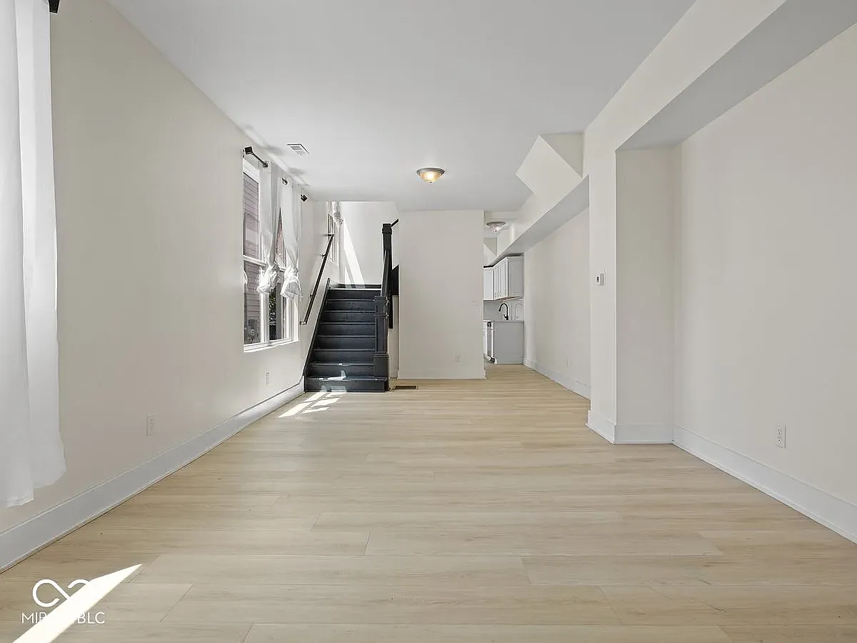 3 bed, $1,895 — Photo 4