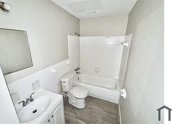 3rd image of 139 N Claybrook St #7