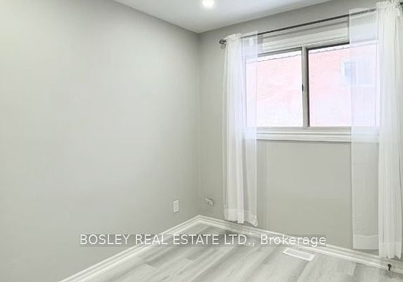 5th image of 100 Fairway Rd N