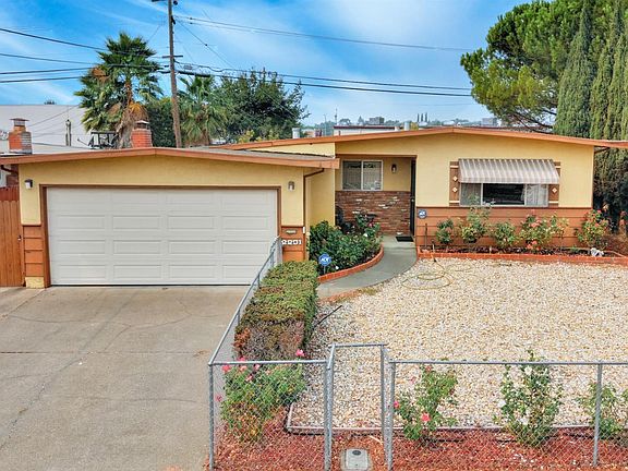 4th image of 2231 Santa Ana Dr