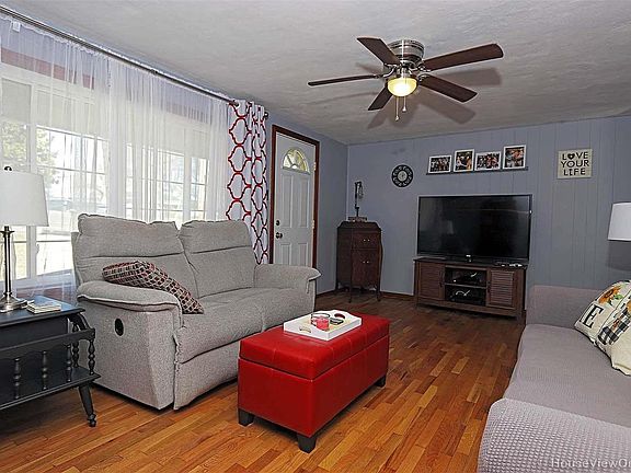4th image of 2727 Chrysler Ave
