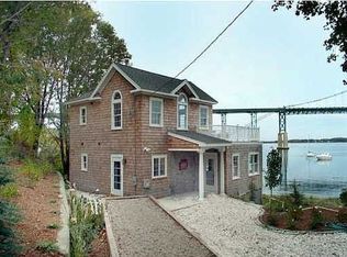 2 Bayview Ave, Portsmouth, RI 02871