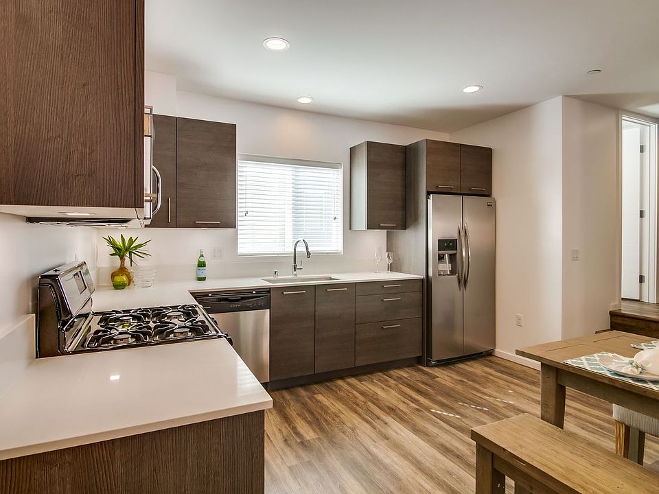 1st image of 2902-2912 Jarvis St #2912-2